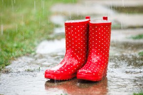 bottes sous la pluie